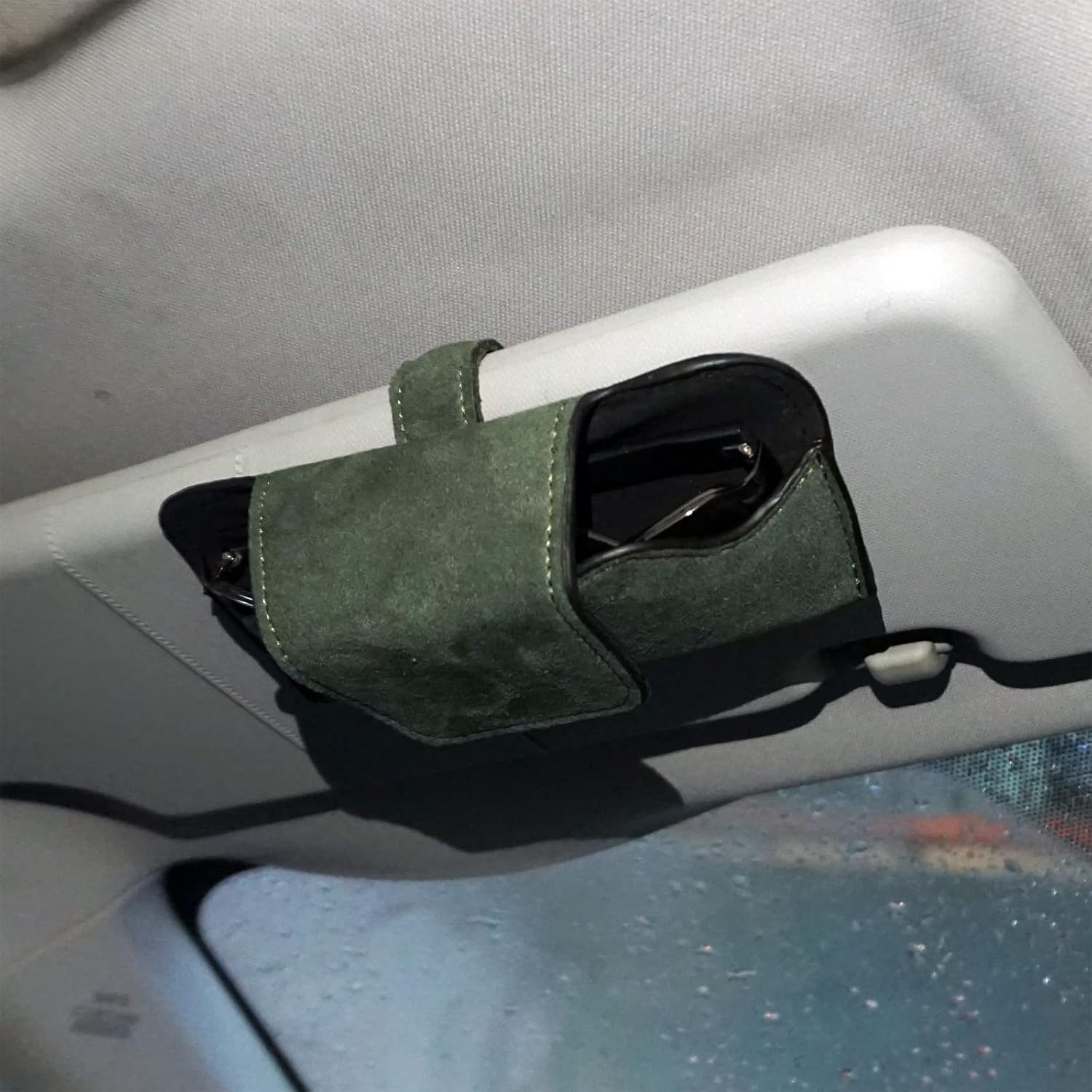 Universal Car Magnetic Clip Sunglass Holder Magnetic PU Leather Sunglass Holder For Car Visor 1 Pc (Green)