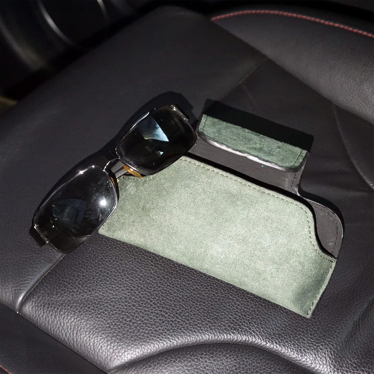 Universal Car Magnetic Clip Sunglass Holder Magnetic PU Leather Sunglass Holder For Car Visor 1 Pc (Green)