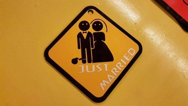 Hanging Tag Just Married Yellow