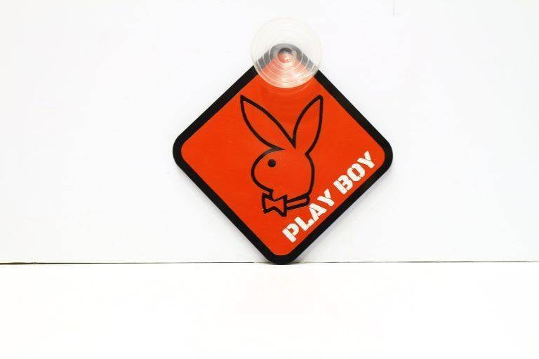 Hanging Tag play Boy White